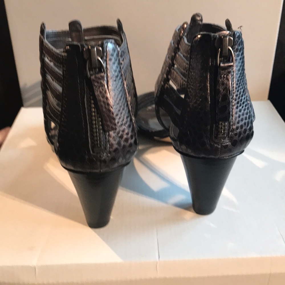 Sandals - Picture 3 of 4